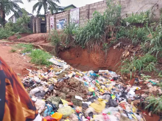 Okporoụzọ ọjọọ: ndị na-ere ahịa n’Ọgbọ osisi Mbieri ebegarala gọọmenti Imo steeti akwa