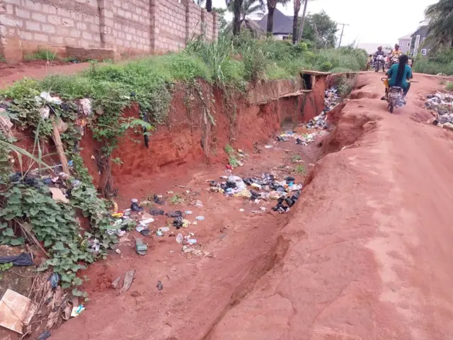 Okporoụzọ ọjọọ: ndị na-ere ahịa n’Ọgbọ osisi Mbieri ebegarala gọọmenti Imo steeti akwa