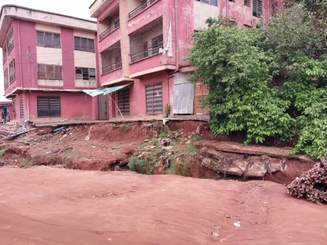 Okporoụzọ ọjọọ: ndị na-ere ahịa n’Ọgbọ osisi Mbieri ebegarala gọọmenti Imo steeti akwa