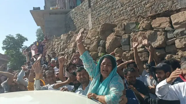ثریا 1982 میں پاکستان سے پومچھ آئی تھیں