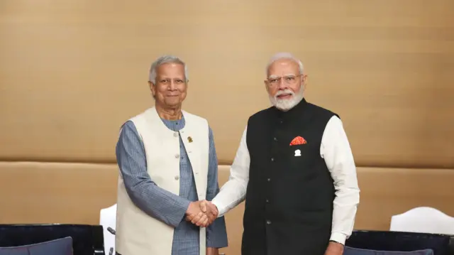 बांग्लादेश की अंतरिम सरकार के मुख्य सलाहकार मोहम्मद यूनुस और पीएम मोदी