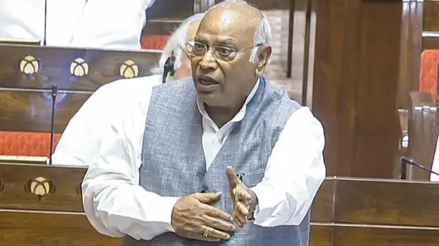 कांग्रेस के राष्ट्रीय अध्यक्ष मल्लिकार्जुन खड़गे