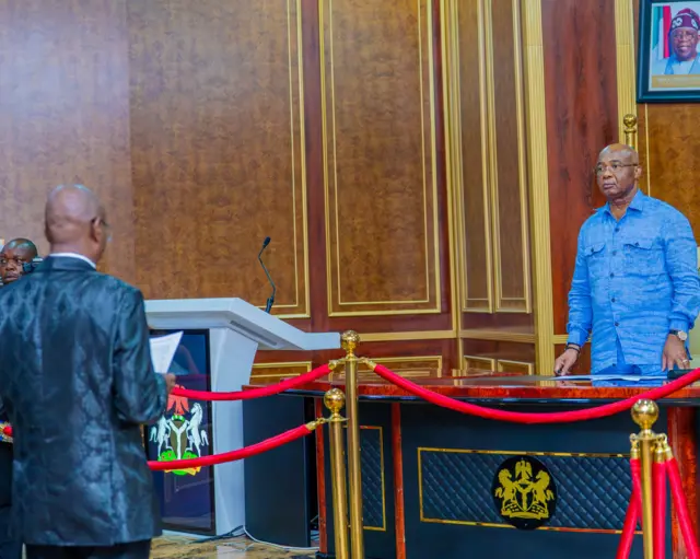 Gọvanọ Hope Uzodimma eduola onye ga na-arụgodu ọrụ ka Nnukwu Ọkaikpe Imo steeti n’iyi ọrụ