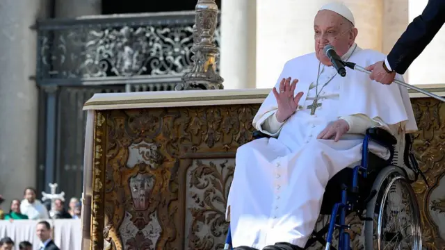 Mgbe Popu pụtara na St Peter Square na Vatịkan taa
