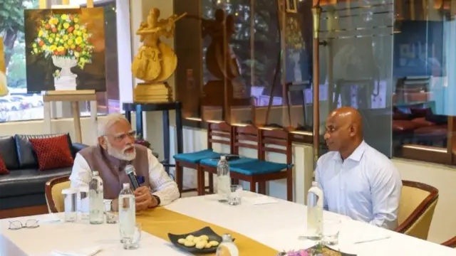 साल 1996 के क्रिकेट विश्व कप को जीतने वाली श्रीलंकाई क्रिकेट टीम के सदस्यों से पीएम मोदी की मुलाक़ात