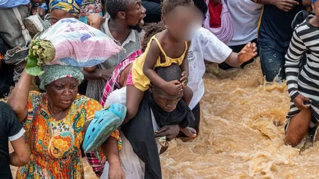Ndị oke ide mmiri ahụ buuru ụlọ ha.