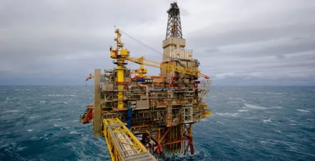 Ụgbọmmiri na-amịpụta mmanụ crude