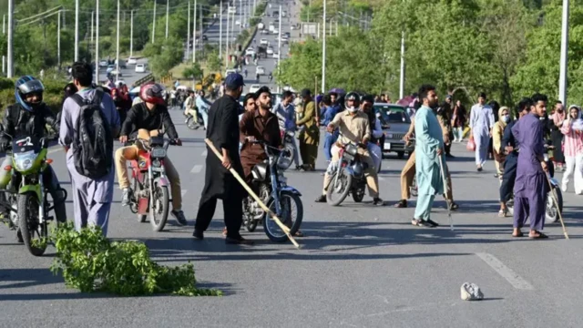 نو مئی کو عمران خان کی گرفتاری کے بعد اسلام آباد سمیت کئی چھوٹے بڑے شہروں میں پُرتشدد مظاہرے ہوئے تھے