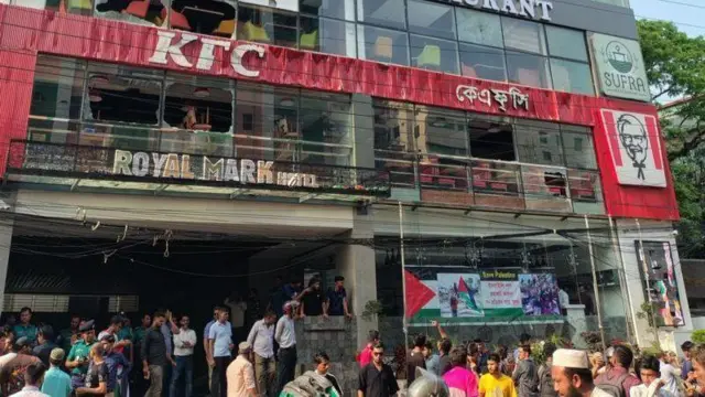 সিলেটে হামলায় ক্ষতিগ্রস্ত কেএফসি রেস্তোরাঁ, সোমবারের ছবি