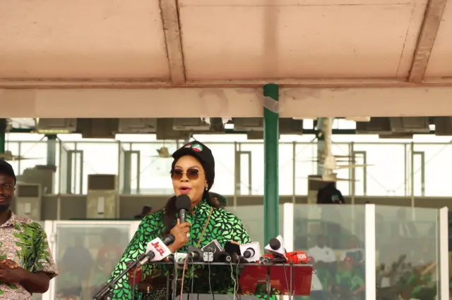 ‘Akwa ụnụ na-emetụ anyị n'obi’ – Ka Tinubu gwara ndị ọrụ Naịjirịa