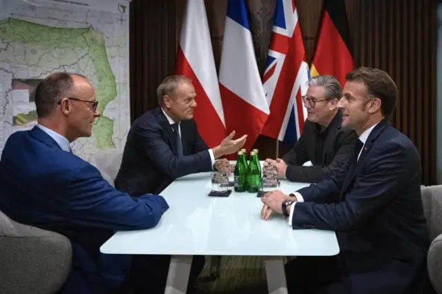 Макрон, Стармер, Мерц и Туск за солом
