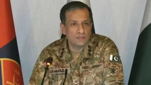 ਪਾਕਿਸਤਾਨੀ ਫੌਜ ਦੇ ਬੁਲਾਰੇ ਲੈਫਟੀਨੈਂਟ ਜਨਰਲ ਅਹਿਮਦ ਸ਼ਰੀਫ ਚੌਧਰੀ