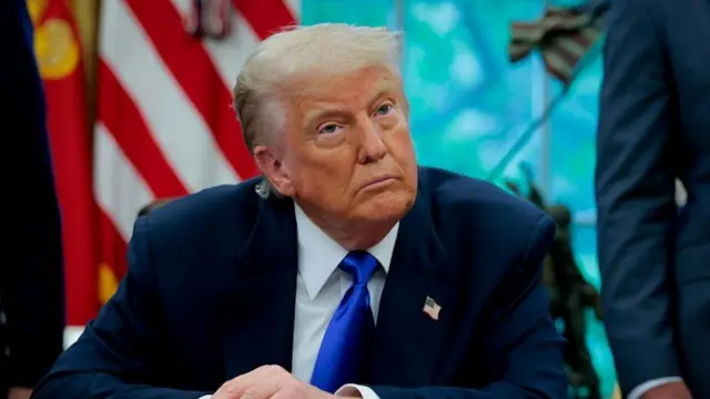 અમેરિકાના રાષ્ટ્રપતિ ડોનાલ્ડ ટ્રમ્પે શનિવારે ભારત અને પાકિસ્તાન વચ્ચે સંઘર્ષવિરામ પર બનેલી સહમતિની ઘોષણા કરી હતી.