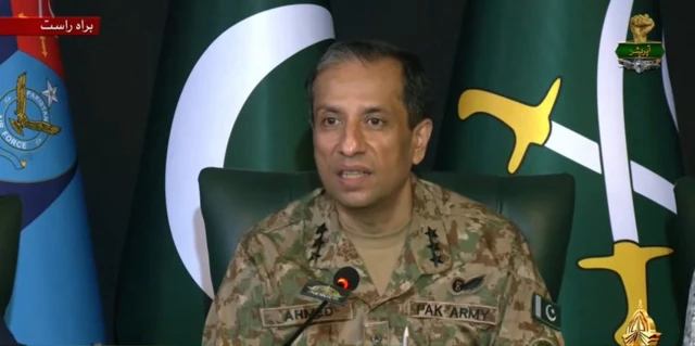 پاکستانی فوج کے ترجمان لیفٹیننٹ جنرل احمد شریف
