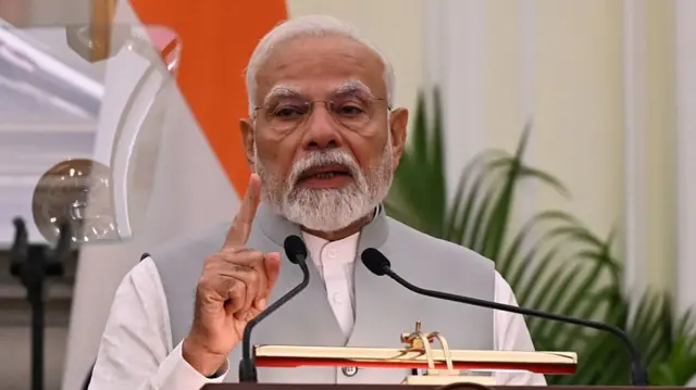 प्रधानमंत्री नरेंद्र मोदी