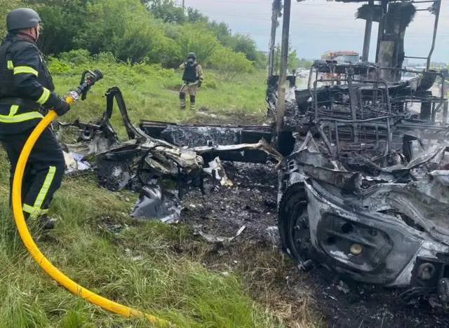сгоревший автомобиль в Сумской области