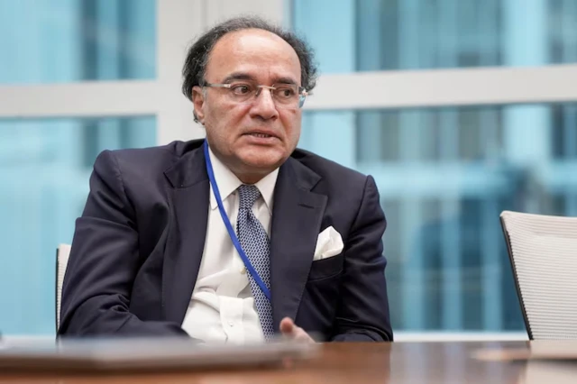 پاکستان کے وزیر خزانہ محمد اورنگزیب کا کہنا ہے کہ انڈیا کے ساتھ حالیہ فوجی کشیدگی کے نتیجے میں کسی نئے معاشی جائزے کی ضرورت نہیں پڑے گی