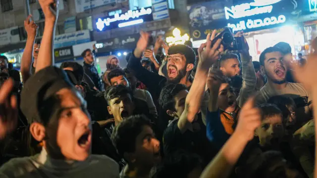 الاحتفالات تعم شوارع سوريا بعد إعلان ترامب عزمه رفع العقوبات عن البلاد