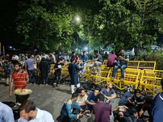 সন্ধ্যার পর শিক্ষার্থীরা কাকরাইল এলাকায়