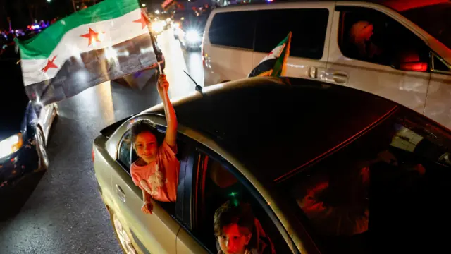 الاحتفالات تعم شوارع سوريا بعد إعلان ترامب عزمه رفع العقوبات عن البلاد