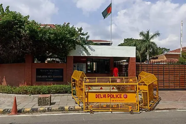 দিল্লিতে বাংলাদেশ হাই কমিশনের মূল প্রবেশপথ