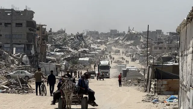 Mgbe ndị Palestine na-agbapụ ọsọ ndụ dịka mwakpo ndị Izrel na-akawanye njọ na Gaza