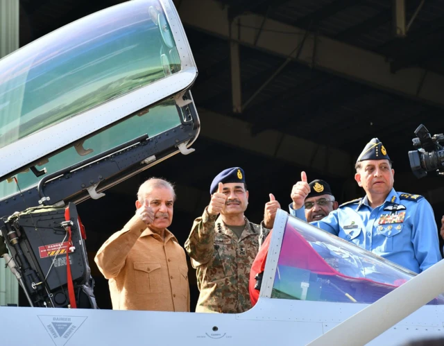 وزیراعظم شہباز شریف نے کامرہ ایئربیس کا دورہ