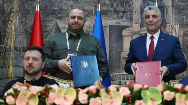Глава украинской делегации Рустем Умеров (в центре)