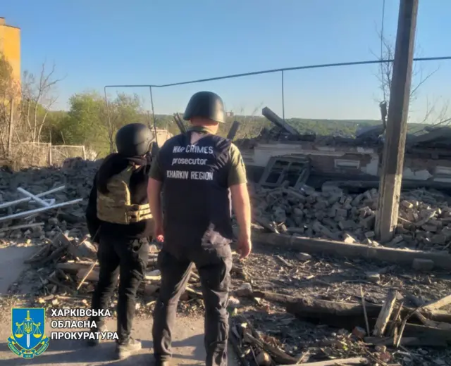 Украинские правоохранители на месте удара в Купянске