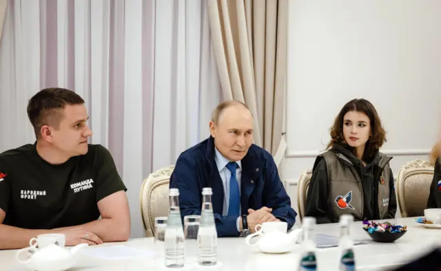 Кремль опубликовал фото встречи Путина с «представителями добровольческих организаций»