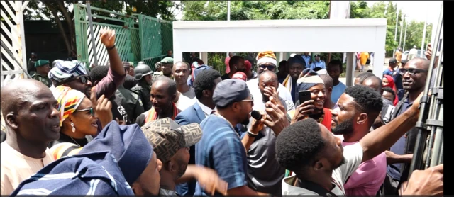 Ndị uweojii ji anwụrụ ose chụpụ ụmụafọ Abuja na-eme ngagharịiwe ọsọ ụkwụ eru ala.