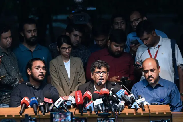 প্রধান উপদেষ্টার প্রেস সেক্রেটারি শফিকুল আলমের প্রেস ব্রিফিং