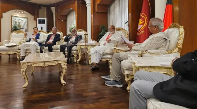 প্রধান উপদেষ্টার সঙ্গে বৈঠকে বিএনপি নেতারা