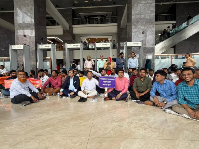চার দাবিতে এনবিআরের সব অফিসে পূর্ণাঙ্গ কর্মবিরতি