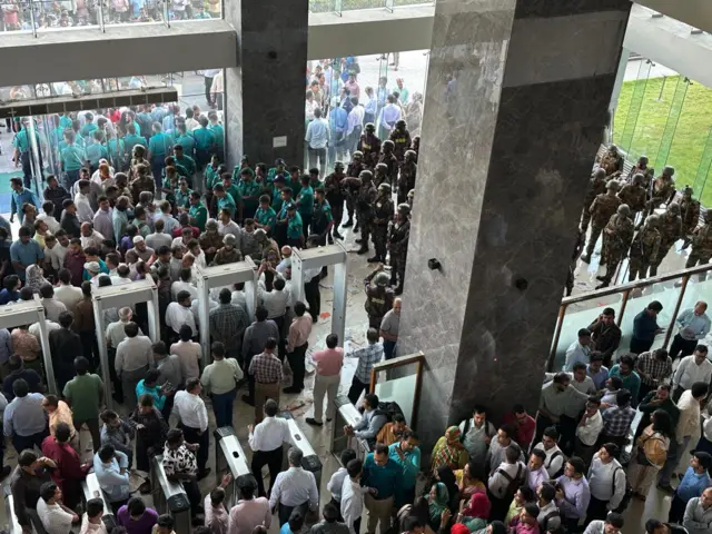 চার দাবিতে এনবিআরের সব অফিসে পূর্ণাঙ্গ কর্মবিরতি