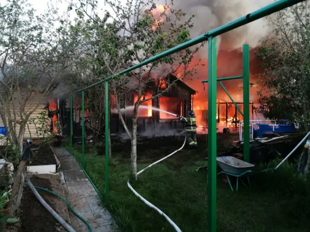 Горящий деревянный дом в Чехове