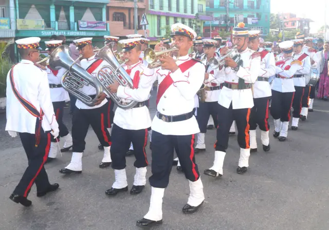 गणतन्त्र दिवसका अवसरमा मोरङमा आयोजित कार्यक्रममा नेपाल प्रहरीको साङ्गीतिक टोली