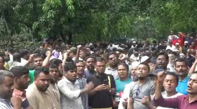 ইশরাক হোসেনকে মেয়র করার দাবিতে তার সমর্থকদের বিক্ষোভ