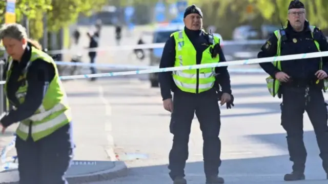 E jidela mmadụ isii maka ọnwụ mmadụ atọ a gbagburu na Sweden