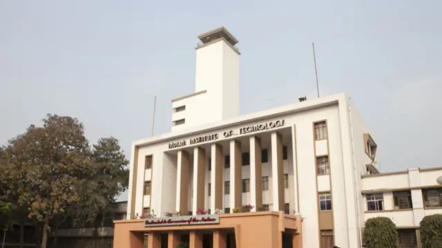 पश्चिम बंगाल के आईआईटी में एक छात्र की मौत