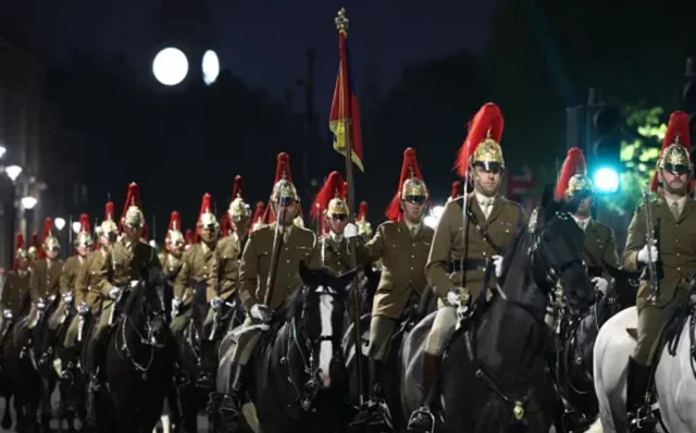 Ndị Household Cavalry na-eme ọmụmụ ihe ha ga-eme n'ụbọxhị VE-DAY