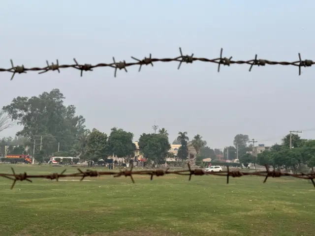 मुरीदके शहरातील इमारत