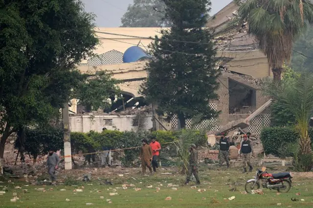 मुरिद्केमा भत्किएको भवन