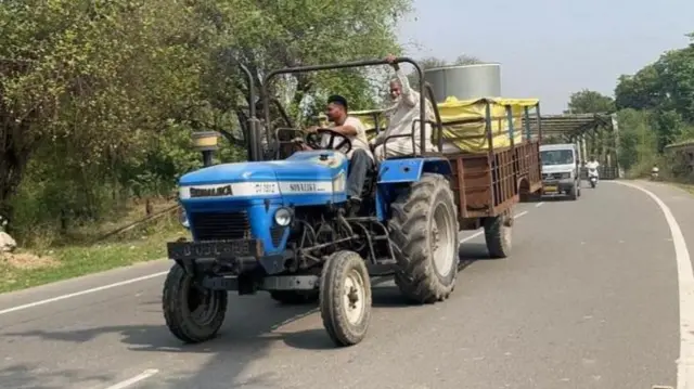 ਘਰਾਂ ਤੋਂ ਜਾਂਦੇ ਲੋਕ