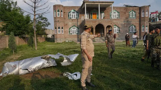 सीमेपलिकडून झालेल्या गोळीबारात 10 ठार : भारतीय लष्करी अधिकारी