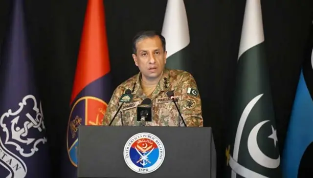 اکستانی فوج کے ترجمان لیفٹیننٹ جنرل احمد شریف چوہدری