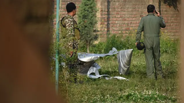 ਅਣਪਛਾਤੇ ਜਹਾਜ਼ ਦੇ ਪੁਰਜ਼ੇ