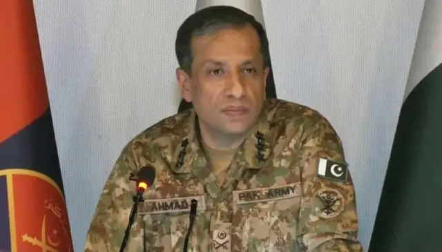 পাকিস্তানের সামরিক বাহিনীর মুখপাত্র লেফটেন্যান্ট জেনারেল আহমেদ শরীফ চৌধুরী