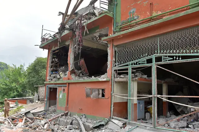 ভারতের হামলায় পাকিস্তান-শাসিত কাশ্মীরে ১৩৯টি বাড়ি আংশিক বা সম্পূর্ণ ক্ষতিগ্রস্ত হওয়ার তথ্য জানানো হয়েছে