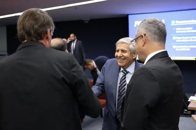 Heleno cumprimenta Bolsonato